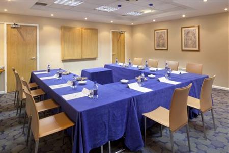 фото отеля Holiday Inn Express London-Wimbledon-South