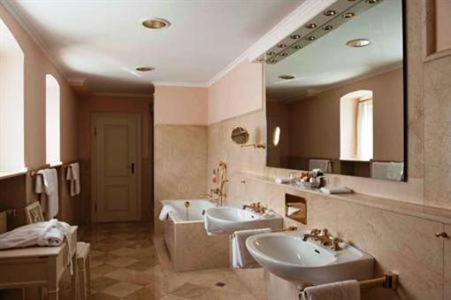 фото отеля Schlosshotel Kronberg