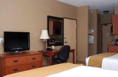 фото отеля Days Inn and Suites Strathmore