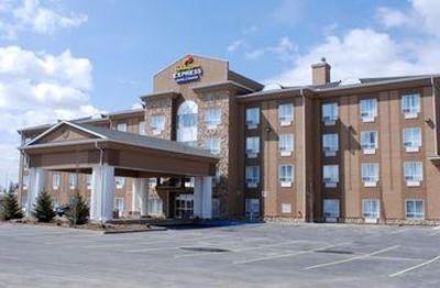фото отеля Days Inn and Suites Strathmore