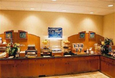 фото отеля Days Inn and Suites Strathmore
