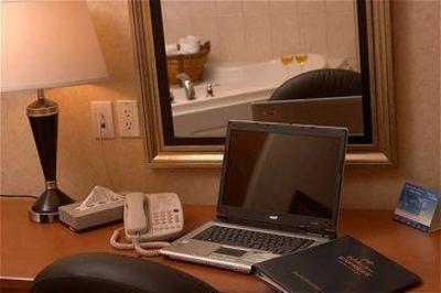 фото отеля Days Inn and Suites Strathmore
