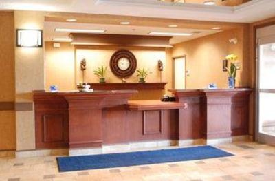 фото отеля Days Inn and Suites Strathmore