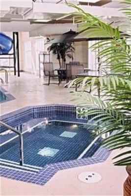 фото отеля Days Inn and Suites Strathmore