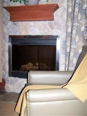 фото отеля Days Inn and Suites Strathmore