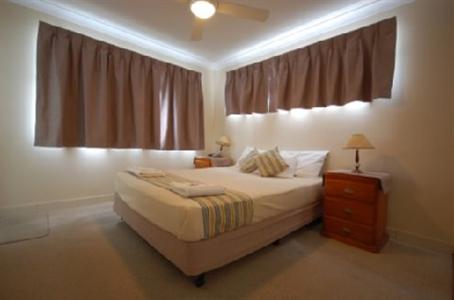фото отеля Burleigh Point Apartments Gold Coast