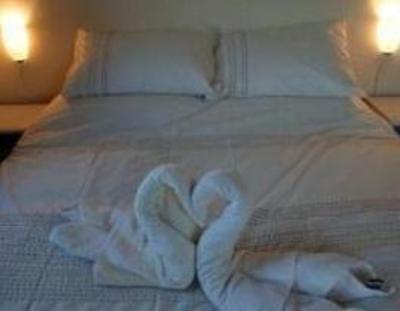 фото отеля Lower Lakes - Oak Lodge - Guest Room