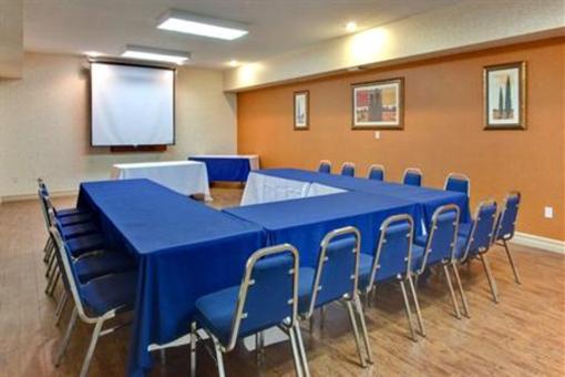 фото отеля Holiday Inn Express Lethbridge
