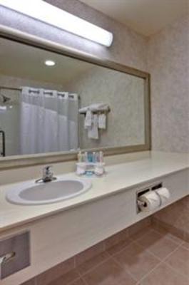фото отеля Holiday Inn Express Lethbridge