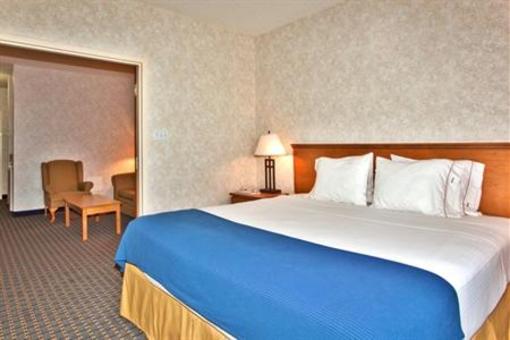 фото отеля Holiday Inn Express Lethbridge