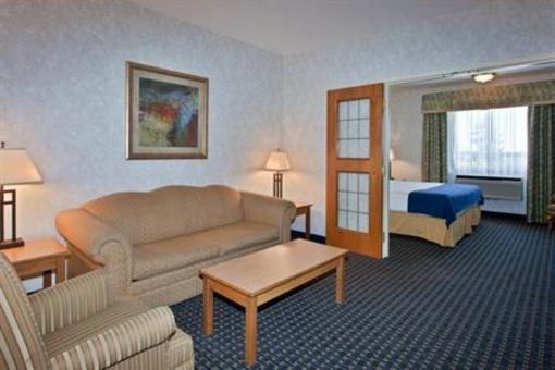 фото отеля Holiday Inn Express Lethbridge
