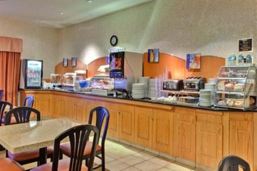 фото отеля Holiday Inn Express Lethbridge