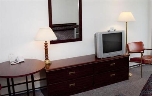 фото отеля Monashee Motel Sicamous