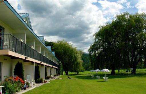 фото отеля Monashee Motel Sicamous