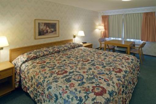 фото отеля Valu Stay Inn & Suites River Falls