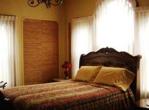 фото отеля Victoria on Main Bed and Breakfast