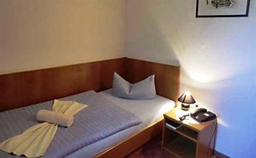 фото отеля Seehotel Zum Löwen Wesenberg