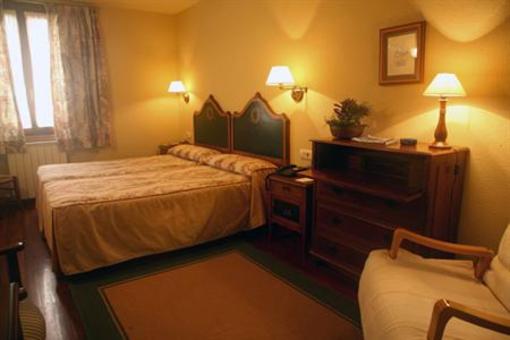 фото отеля Hotel Roca Mollarri
