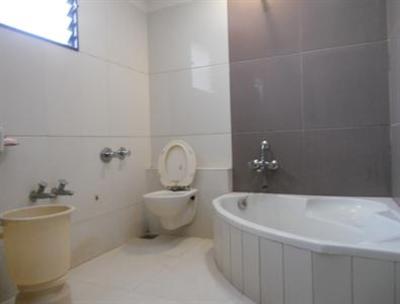 фото отеля Hotel Stay Inn Surat