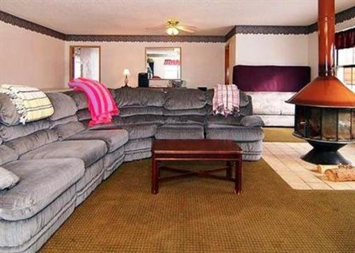 фото отеля Econo Lodge Eagle Nest
