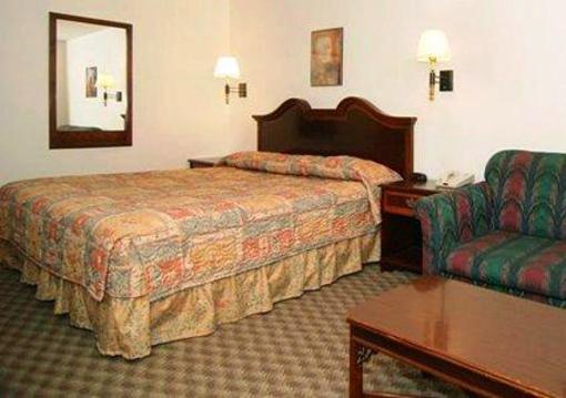 фото отеля Econo Lodge Eagle Nest