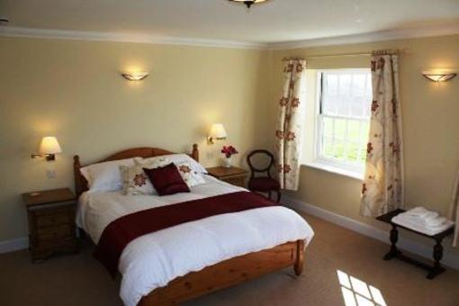 фото отеля Poulton Grange Bed & Breakfast Marlborough (England)
