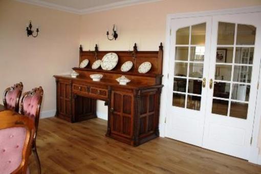 фото отеля Poulton Grange Bed & Breakfast Marlborough (England)