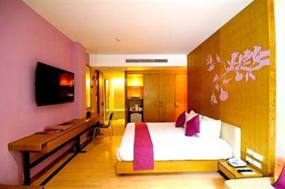 фото отеля Iyara Beach Hotel & Plaza