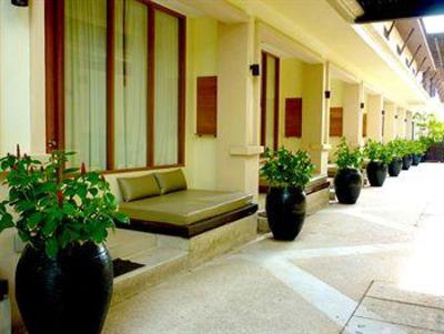 фото отеля Iyara Beach Hotel & Plaza