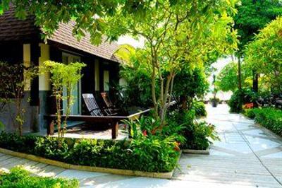 фото отеля Iyara Beach Hotel & Plaza
