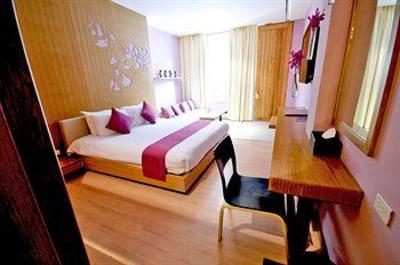 фото отеля Iyara Beach Hotel & Plaza