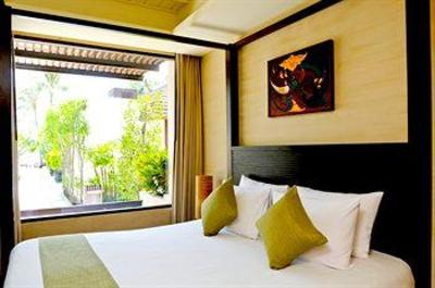 фото отеля Iyara Beach Hotel & Plaza