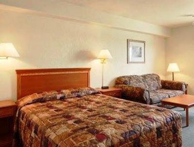 фото отеля Super 8 Dauphin