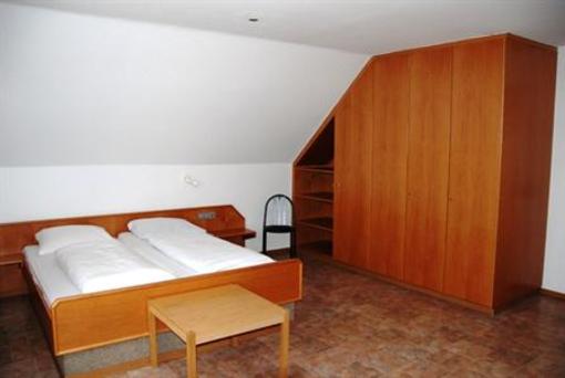фото отеля Hotel-Restaurant Zum Goldenen Hahnen