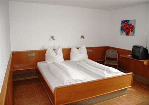 фото отеля Hotel-Restaurant Zum Goldenen Hahnen