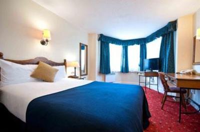 фото отеля Black Lion Harvester & Innkeeper's Lodge