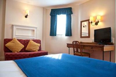 фото отеля Black Lion Harvester & Innkeeper's Lodge