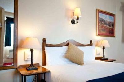 фото отеля Black Lion Harvester & Innkeeper's Lodge