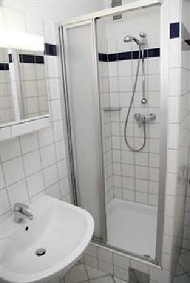 фото отеля Strawberry Youth Hostel Mittelgasse