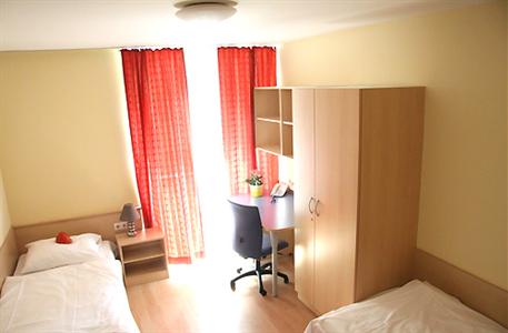 фото отеля Strawberry Youth Hostel Mittelgasse