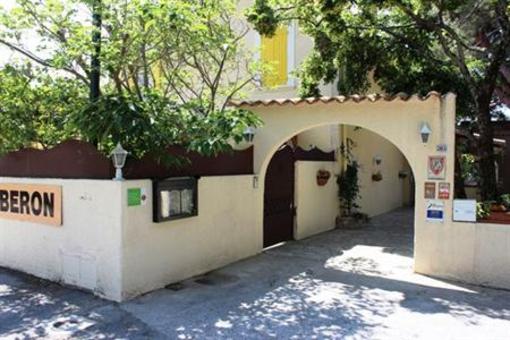 фото отеля Hostellerie Du Luberon Vaugines