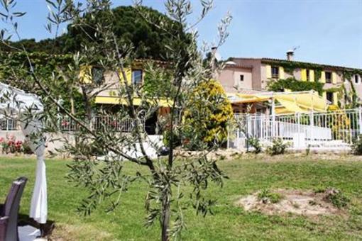 фото отеля Hostellerie Du Luberon Vaugines