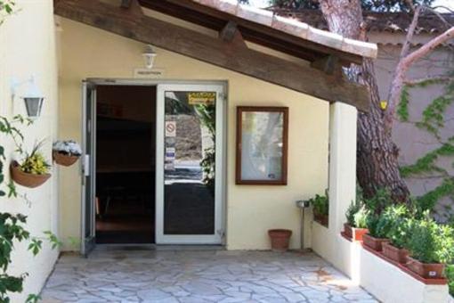 фото отеля Hostellerie Du Luberon Vaugines