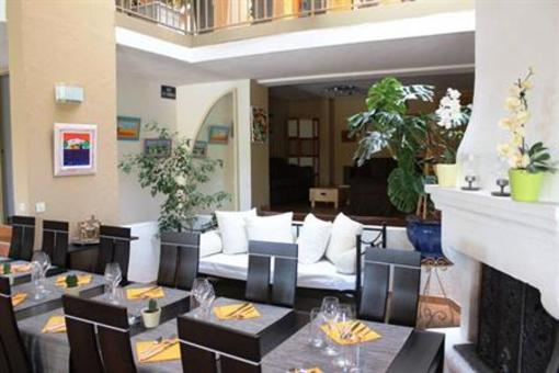 фото отеля Hostellerie Du Luberon Vaugines