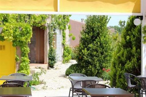 фото отеля Hostellerie Du Luberon Vaugines