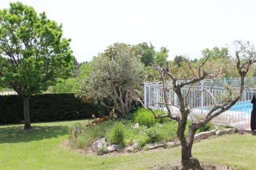 фото отеля Hostellerie Du Luberon Vaugines