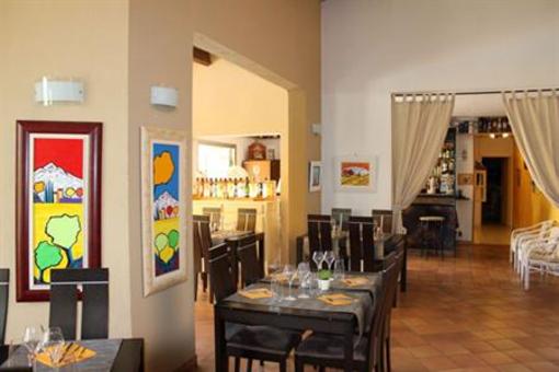 фото отеля Hostellerie Du Luberon Vaugines