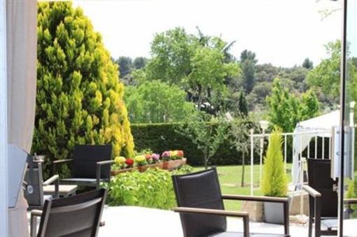 фото отеля Hostellerie Du Luberon Vaugines