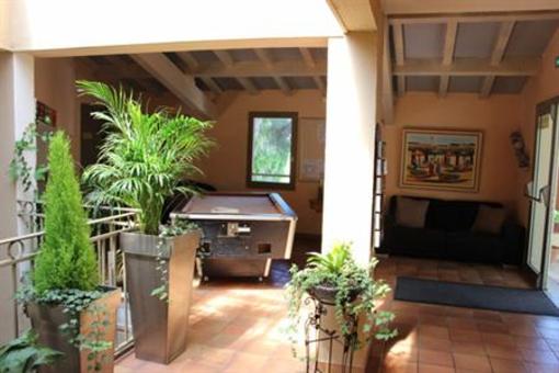 фото отеля Hostellerie Du Luberon Vaugines