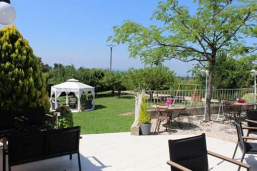 фото отеля Hostellerie Du Luberon Vaugines